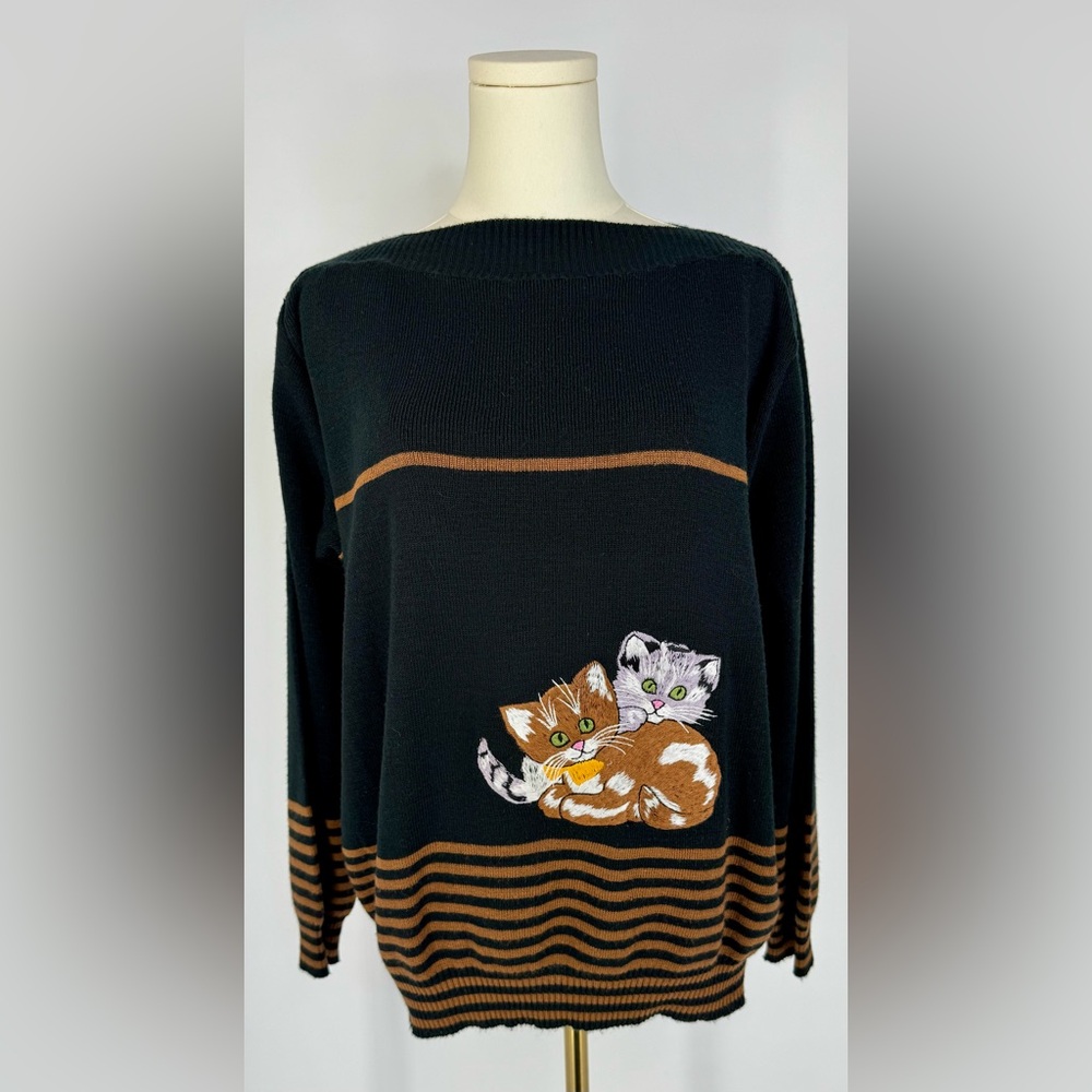 Cynles Shirlee designs vintage black sweater with cats - Picture 2 of 7